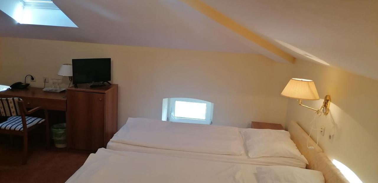 Hotel Vila Ruzica- Glavna Zgrada I Depandanse Цриквеница Экстерьер фото