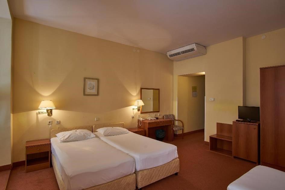Hotel Vila Ruzica- Glavna Zgrada I Depandanse Цриквеница Экстерьер фото