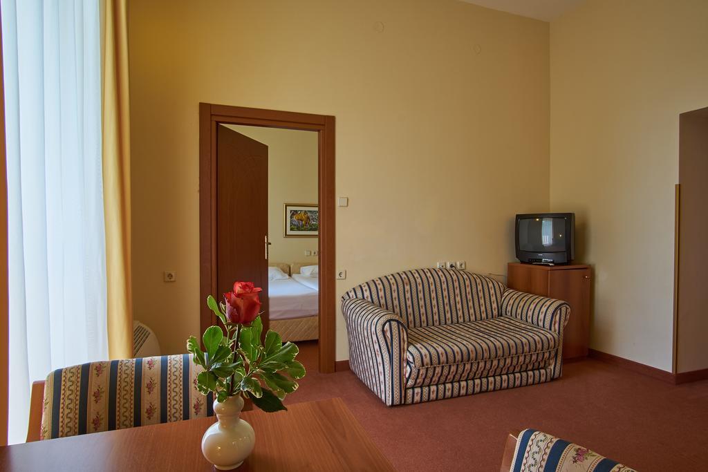 Hotel Vila Ruzica- Glavna Zgrada I Depandanse Цриквеница Экстерьер фото