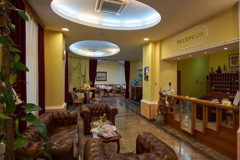 Hotel Vila Ruzica- Glavna Zgrada I Depandanse Цриквеница Экстерьер фото