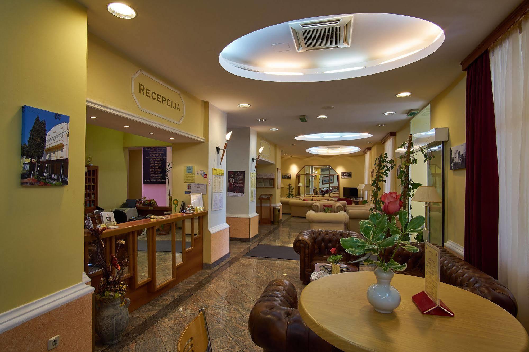 Hotel Vila Ruzica- Glavna Zgrada I Depandanse Цриквеница Экстерьер фото