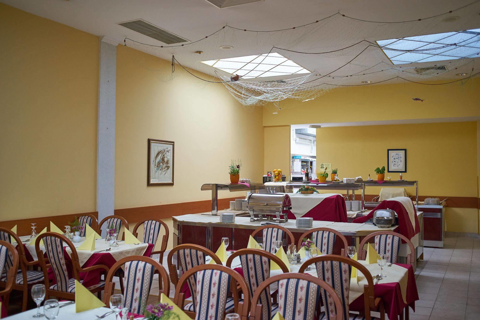 Hotel Vila Ruzica- Glavna Zgrada I Depandanse Цриквеница Экстерьер фото